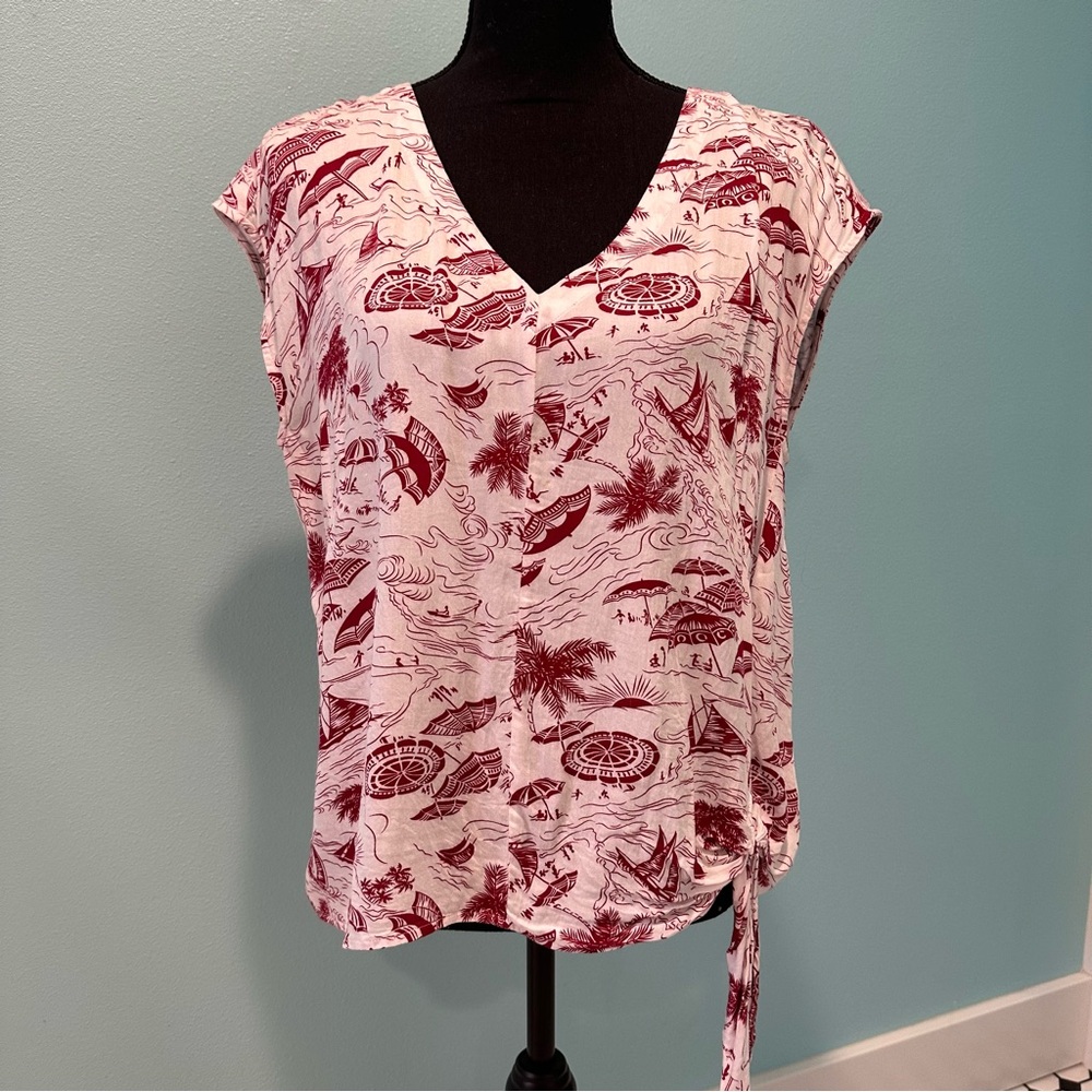 🌷 3 for $15 Tiny brand beach graphic sleeveless tshirt. Side tie.